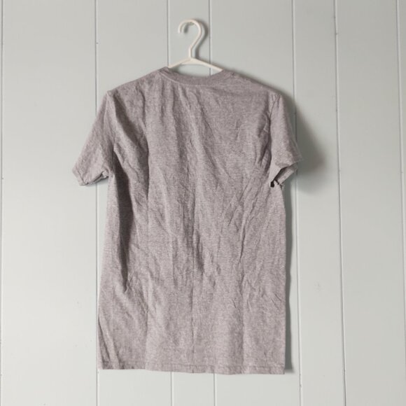 Gildan Yellowstone 'Don't Make Me Go Beth Button On You' T-shirt - Picture 2 of 7